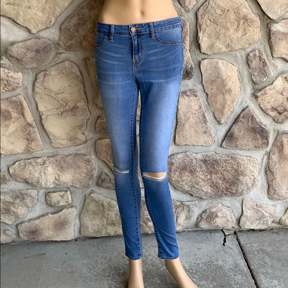 BULLHEAD | Medium Wash Distressed Mid Rise Jeans